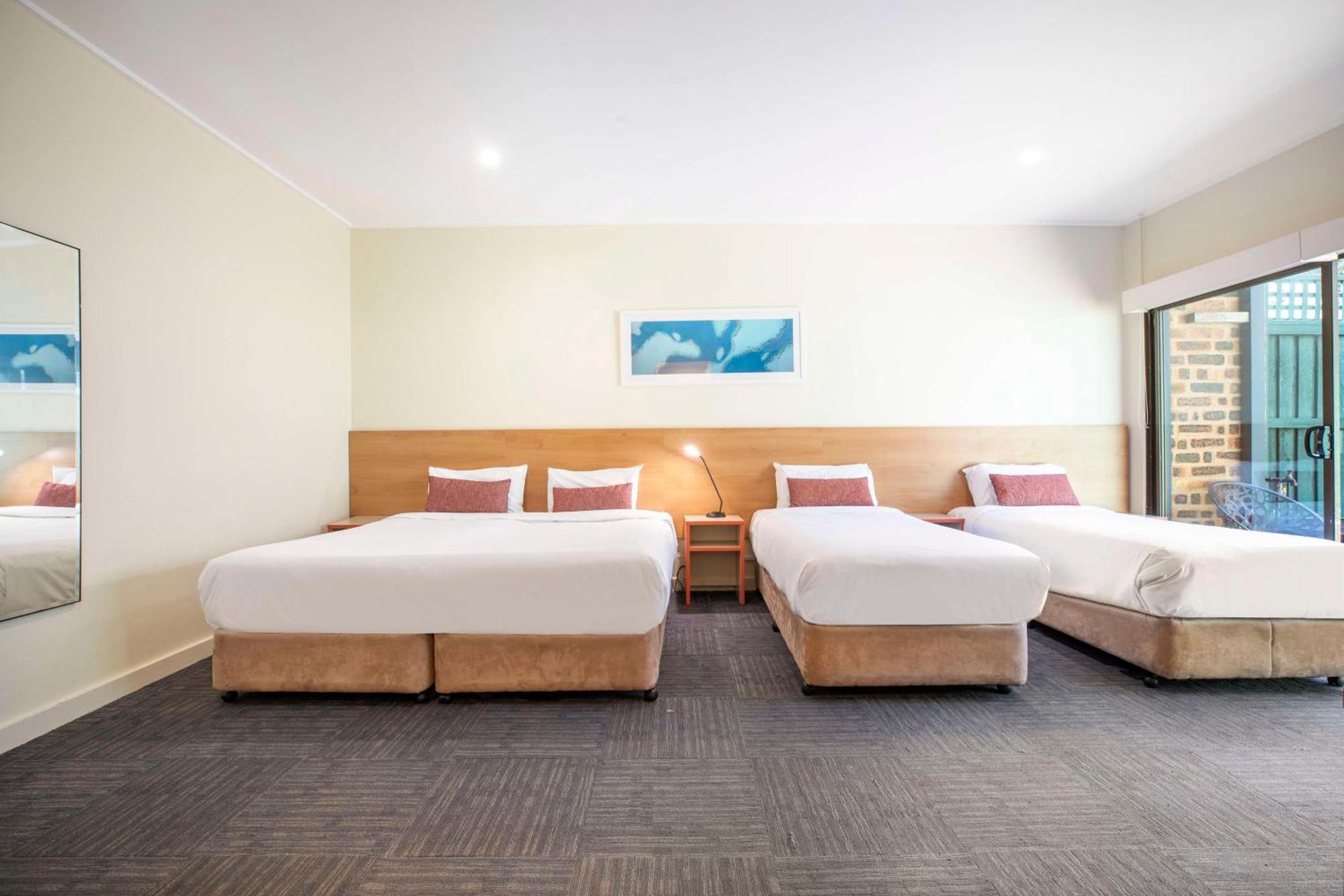 Nightcap At High Flyer Hotel Bankstown Exteriér fotografie